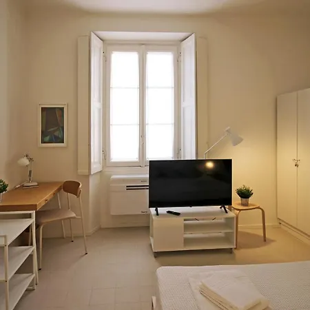 Sahi - Maroncelli 15 Milan